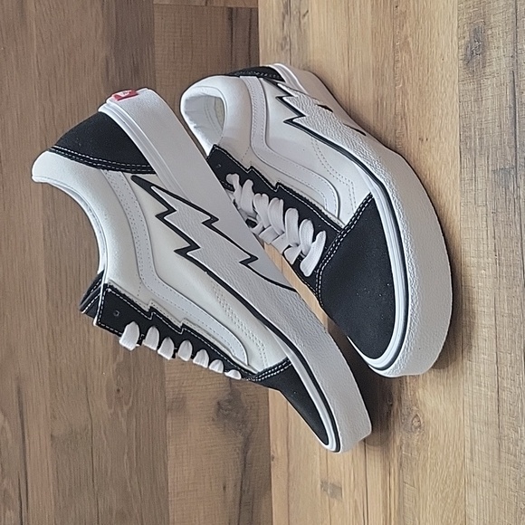 Van's old school bolt Brand new in the box authentic. - Picture 2 of 11